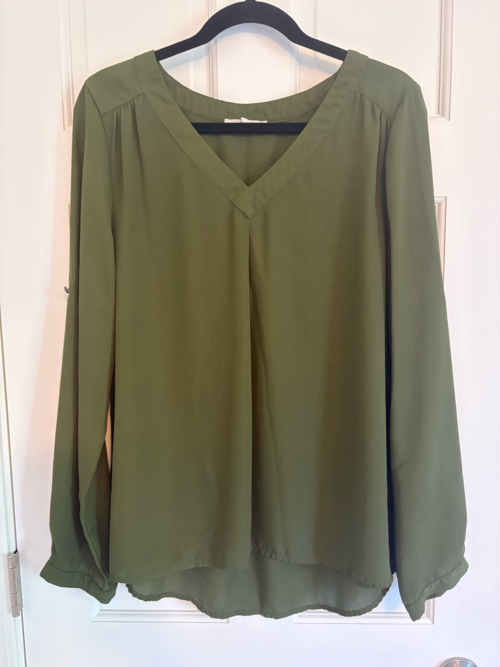 41 Hawthorn olive v-neck long sleeve blouse, size XL
